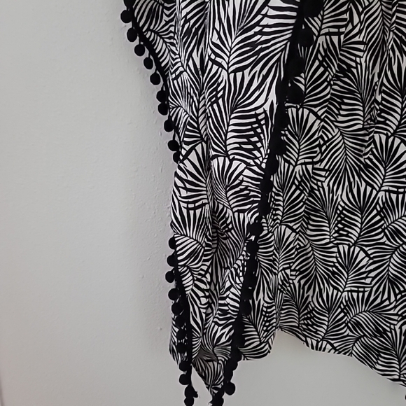Faded Rose Black & WhitePalm Frond Design Swim Suit Cover Up Size Large - Picture 2 of 6